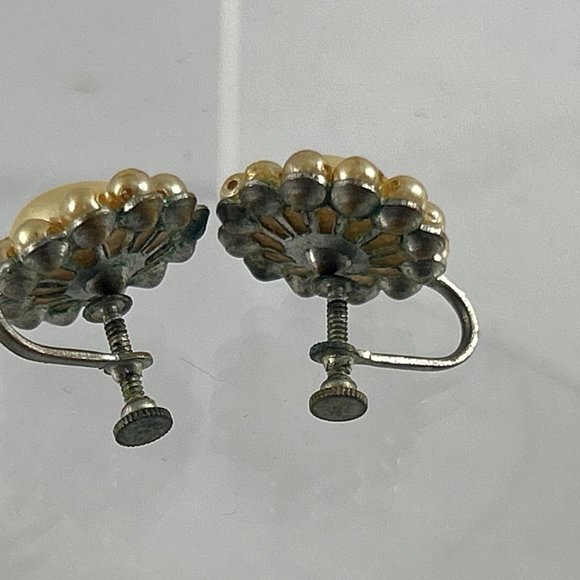 Vintage Faux Pearl Flower Shaped Screw Back Earrings Silver Tone - Picture 4 of 7